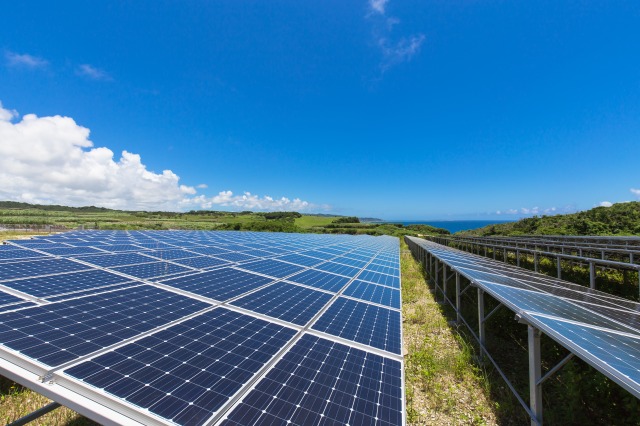 太陽光発電の夏の高温対策｜高温による設備への影響も解説