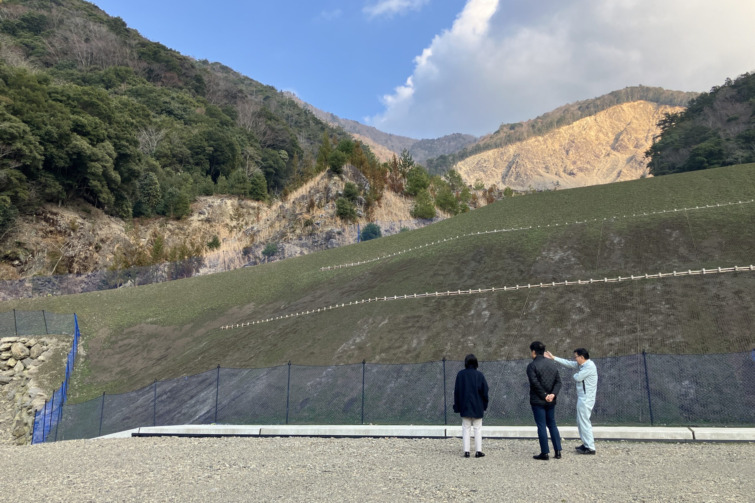 ポリソイル緑化工｜太陽光発電の未来を支える土木メンテナンスの重要性と最前線